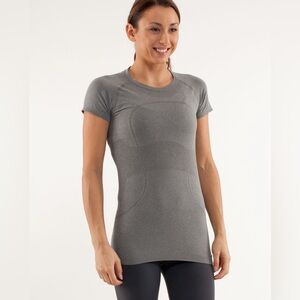 Lululemon Athletica Swiftly Tech Short-Sleeve Shirt in Grey Size: 12
